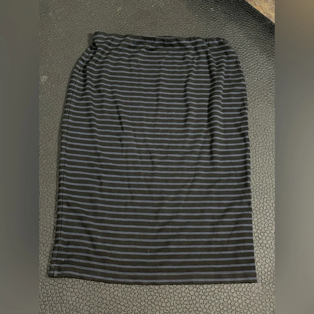 Sanctuary size small black‎ and blue striped pull on pencil skirt